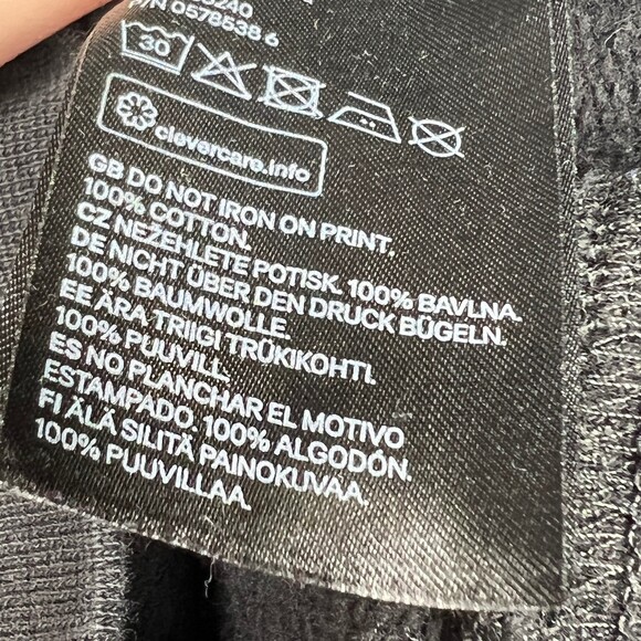 JUSTIN BIEBER X H&M TEAM STADIUM TOUR LOCATIONS OFFICIAL CREWNECK SWEATSHIRT - Picture 4 of 4